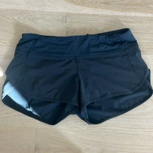Lululemon low rise speed ups 2.5 inch color black size 4